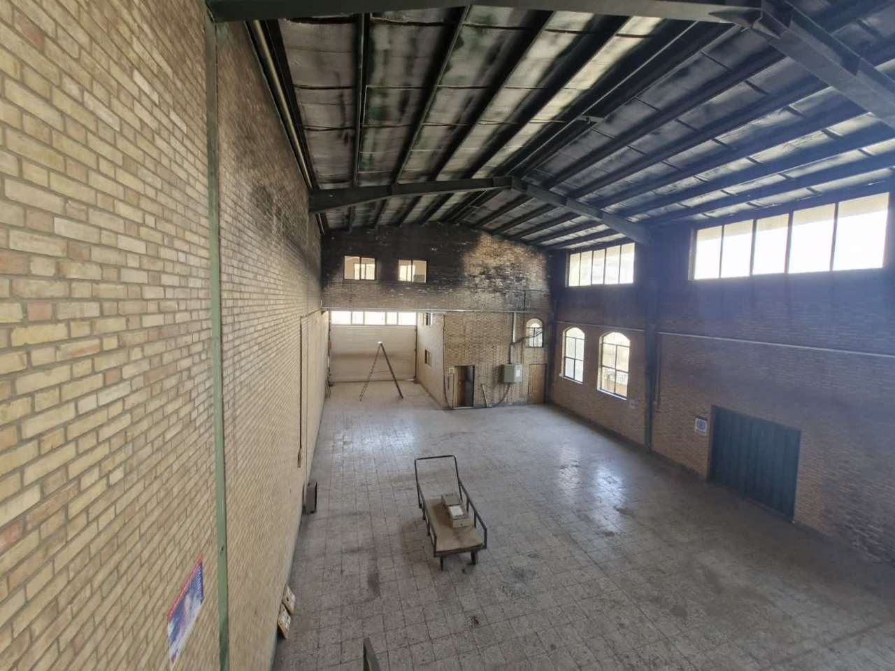 سوله مجهز با پروانه چوب و مبل برای اجاره در عباس‌آباد _ املاک صنعت سوله