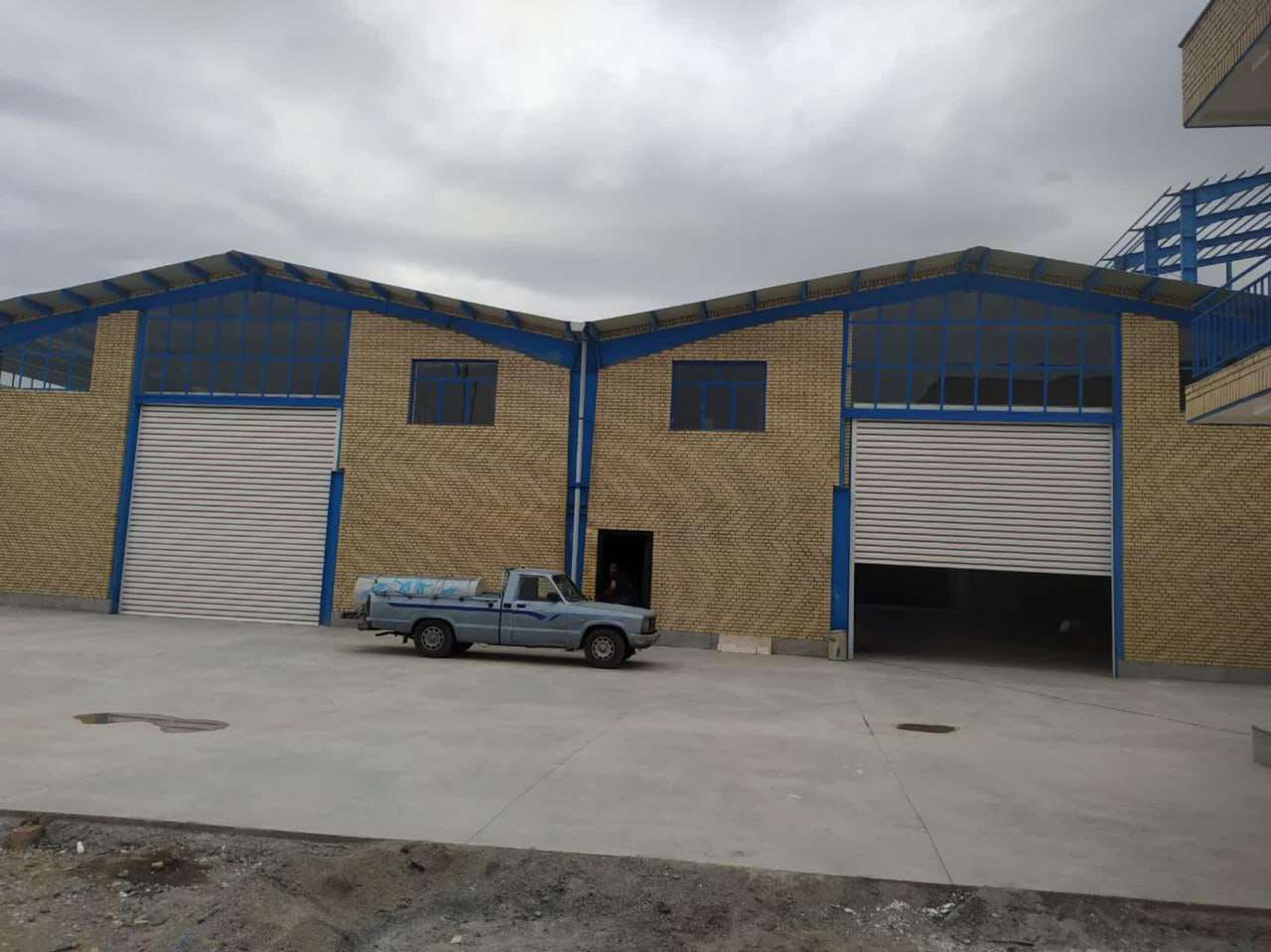 فروش سوله صنعتی نوساز با جواز تولید پرچم - شهرک صنعتی خوارزمی 1856متز _ املاک صنعت سوله