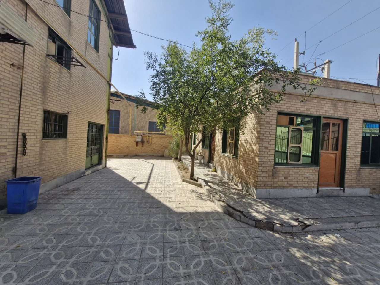 سوله مجهز با پروانه چوب و مبل برای اجاره در عباس‌آباد _ املاک صنعت سوله