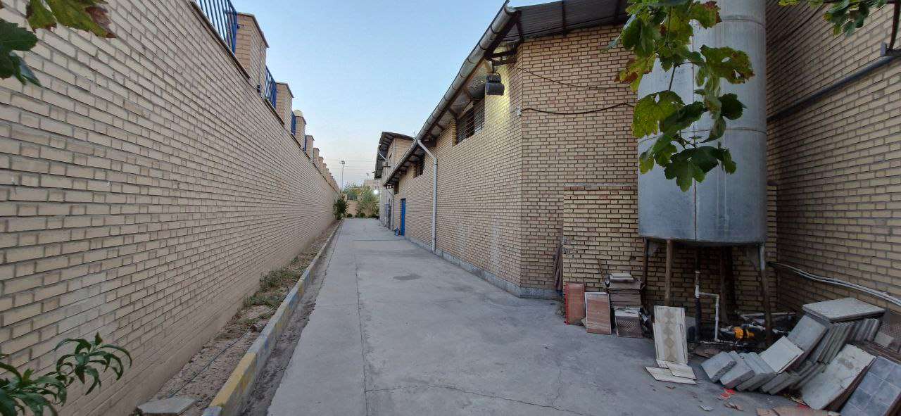  فروش سوله تولید شیرآلات با پروانه معتبر - شهرک صنعتی عباس‌آباد 2110 متر _ املاک صنعت سوله