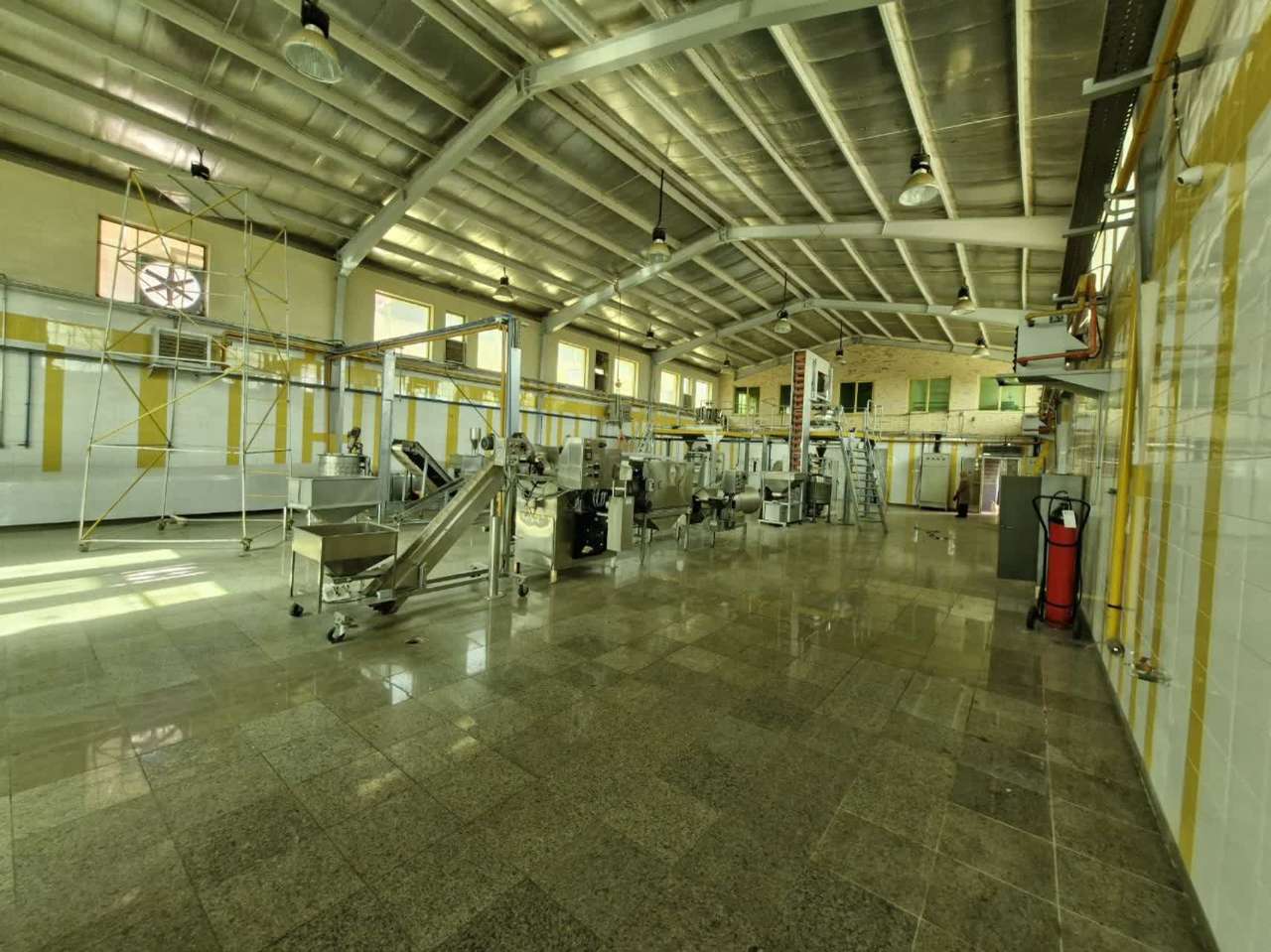 اجاره سوله غذایی در عباس آباد 1160متر _ املاک صنعت سوله