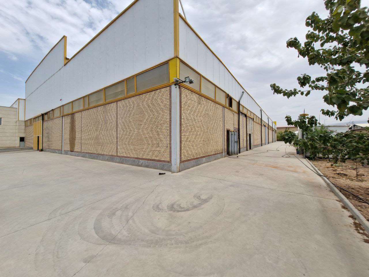 فروش سوله تولید قطعات سنگین خودرو با ظرفیت بالا - شهرک صنعتی شنزار 4000 متر _ املاک صنعت سوله