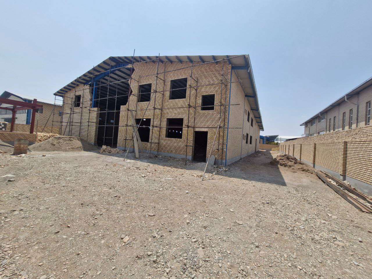 فروش سوله صنعتی نوساز با جواز تولید نان حجیم - شهرک صنعتی خوارزمی 1100 متر _ املاک صنعت سوله