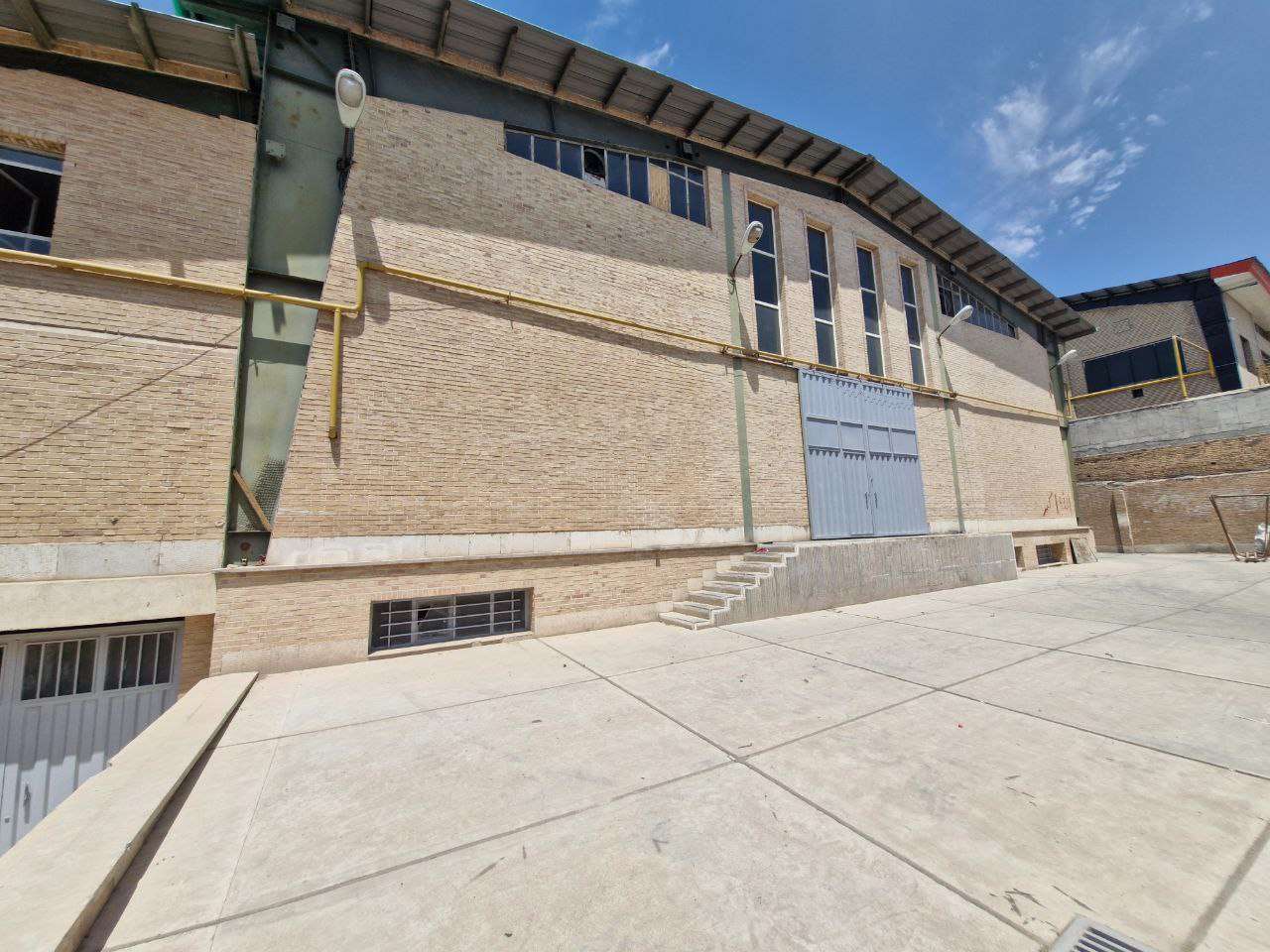 اجاره سوله تولید سلفون و نایلون با پروانه معتبر - شهرک صنعتی عباس‌آباد 1400 متر _ املاک صنعت سوله