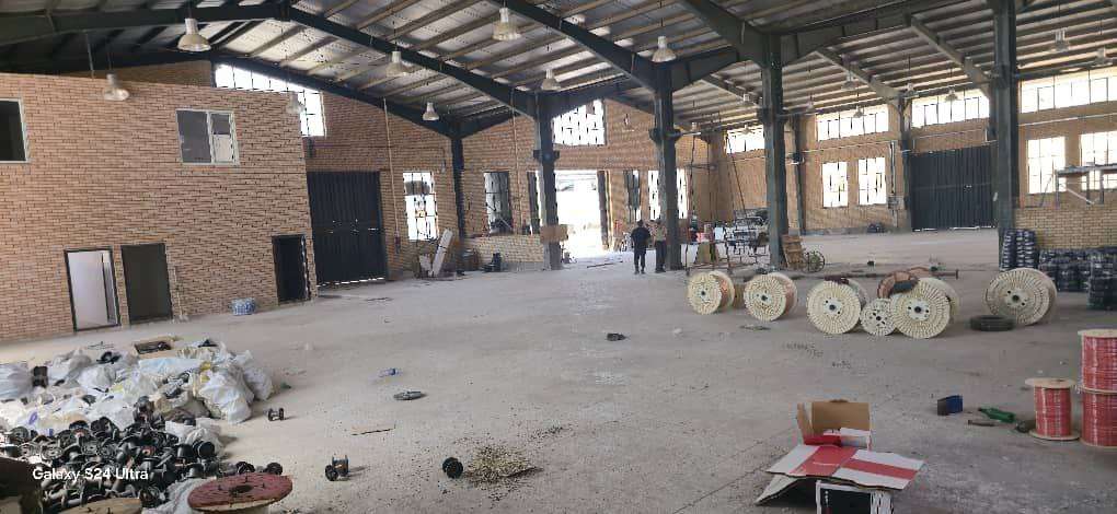  اجاره سوله کابل‌سازی با جواز معتبر - شهرک صنعتی عباس‌آباد 1200 متر _ املاک صنعت سوله