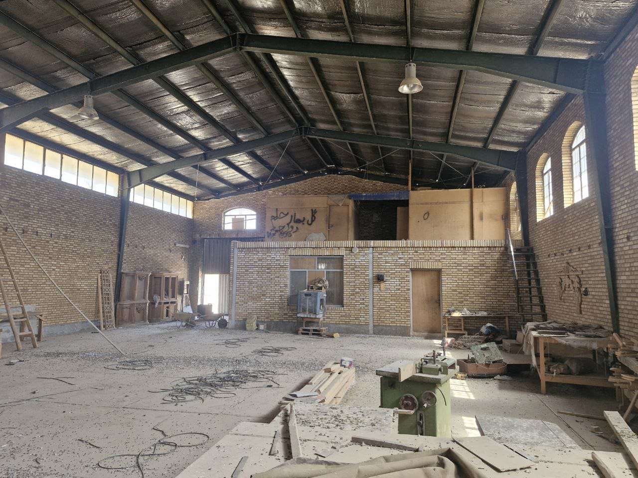 🏭  فروش سوله تولید چوب - شهرک صنعتی پایتخت ۶۰۰ متر _ املاک صنعت سوله