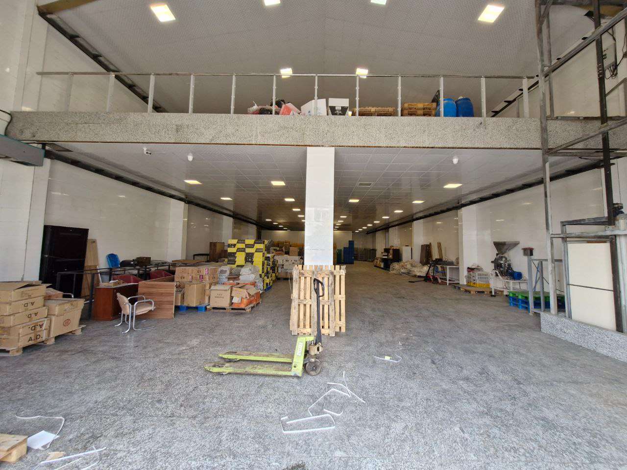  اجاره سوله تولید شکلات با جواز معتبر - شهرک صنعتی ایوانکی 1200 متر _ املاک صنعت سوله