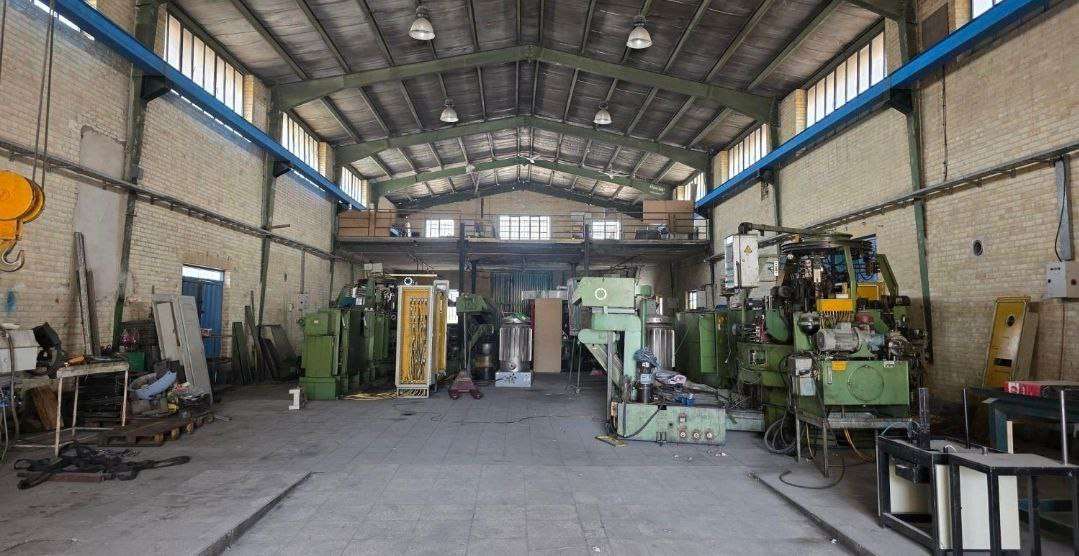 فروش سوله صنایع فلزی با جرثقیل سقفی - شهرک صنعتی عباس‌آباد 600متر _ املاک صنعت سوله