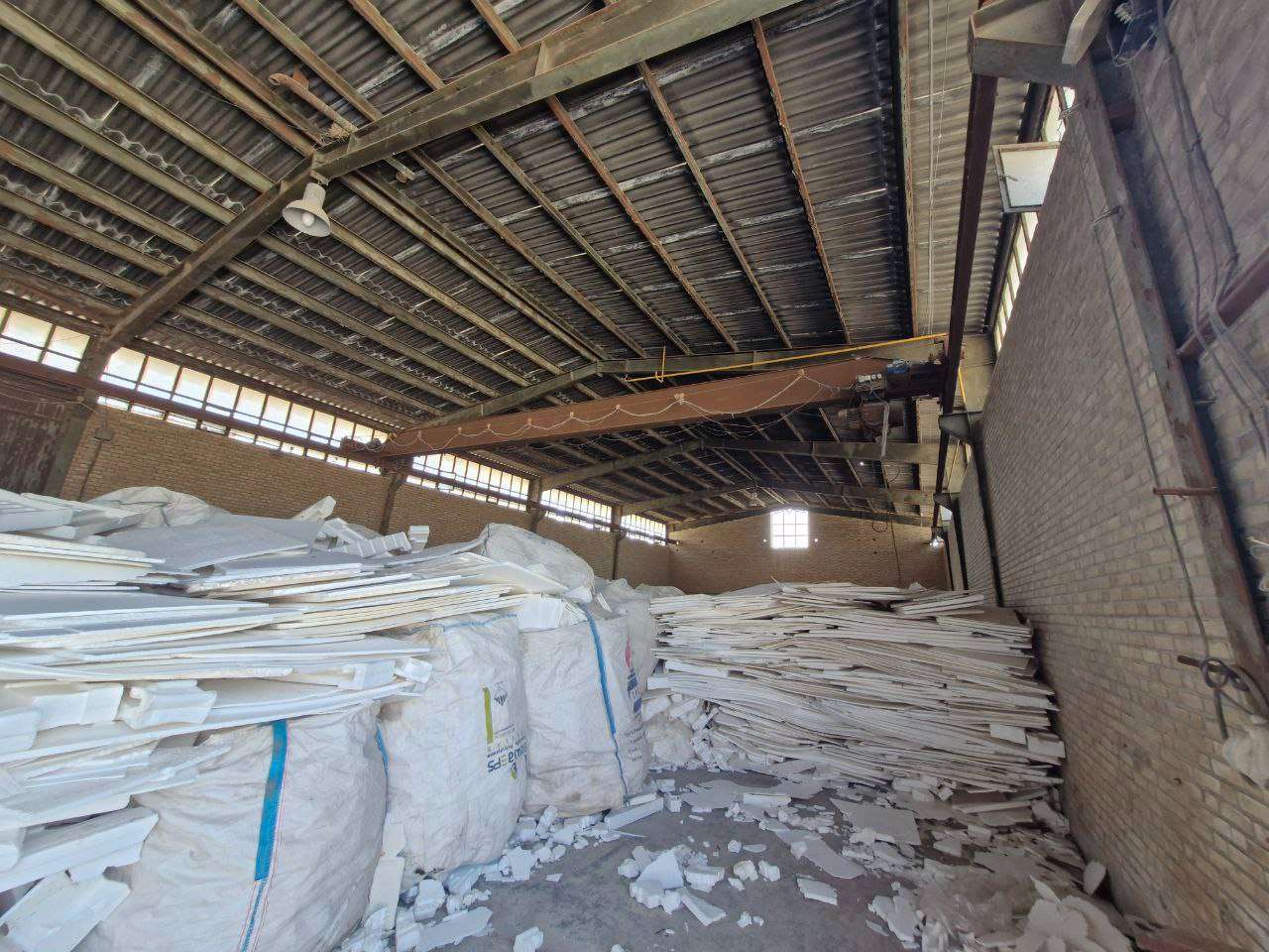 فروش سوله تولید قطعات بتونی با پروانه معتبر - شهرک صنعتی ایوانکی 1300 متر _ املاک صنعت سوله