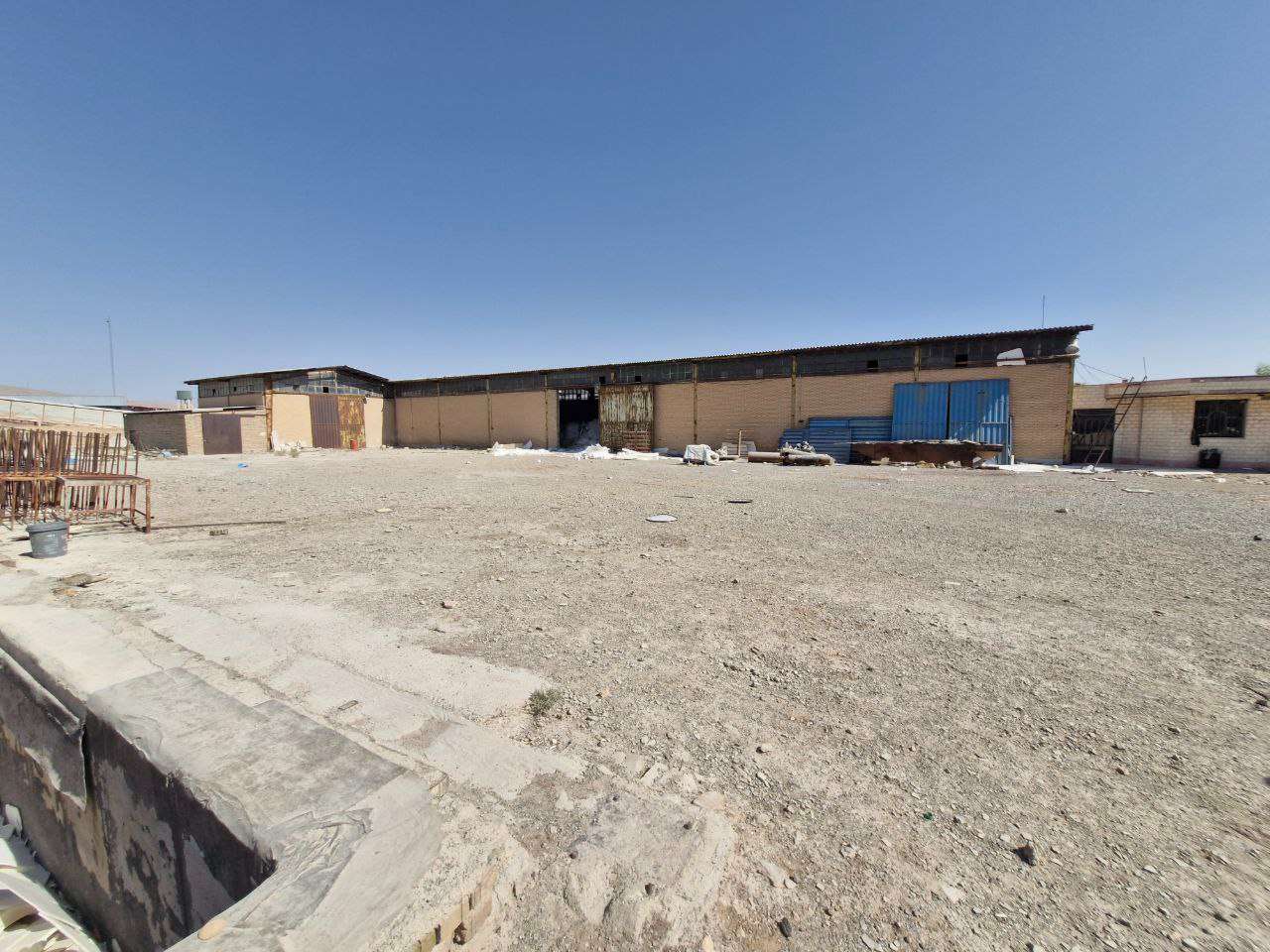 فروش سوله تولید قطعات بتونی با پروانه معتبر - شهرک صنعتی ایوانکی 1300 متر _ املاک صنعت سوله