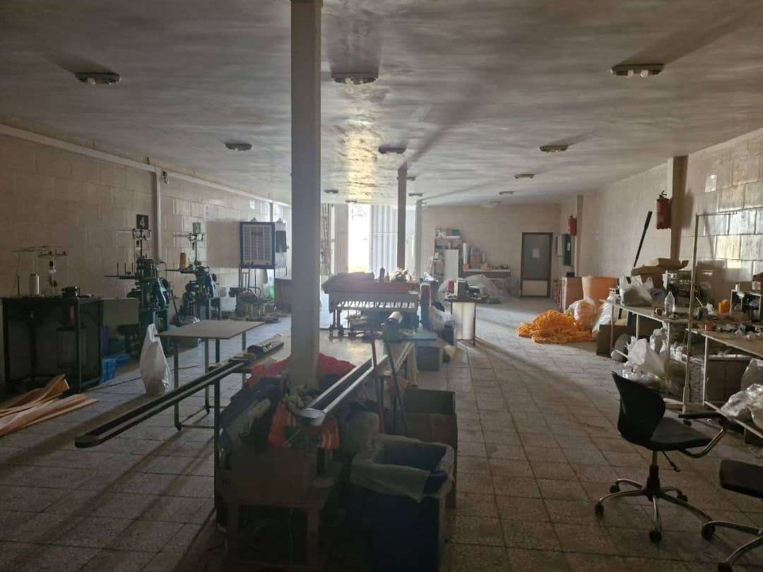  فروش کارخانه تولید شوینده با پروانه معتبر - شهرک صنعتی گرمسار450متر _ املاک صنعت سوله