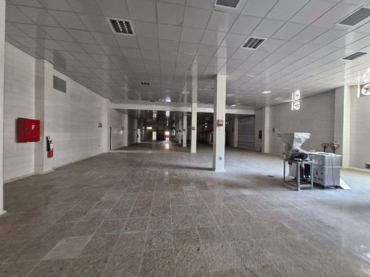 فروش کارخانه تولید نان، کیک و کلوچه با تجهیزات کامل - شهرک صنعتی خوارزمی 4000 متر _ املاک صنعت سوله