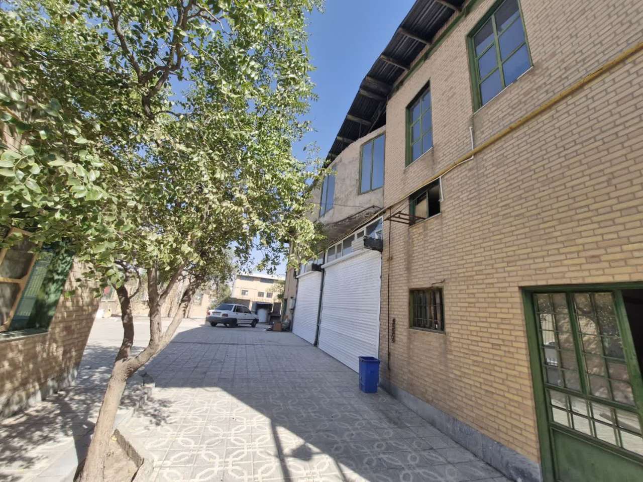 سوله مجهز با پروانه چوب و مبل برای اجاره در عباس‌آباد _ املاک صنعت سوله