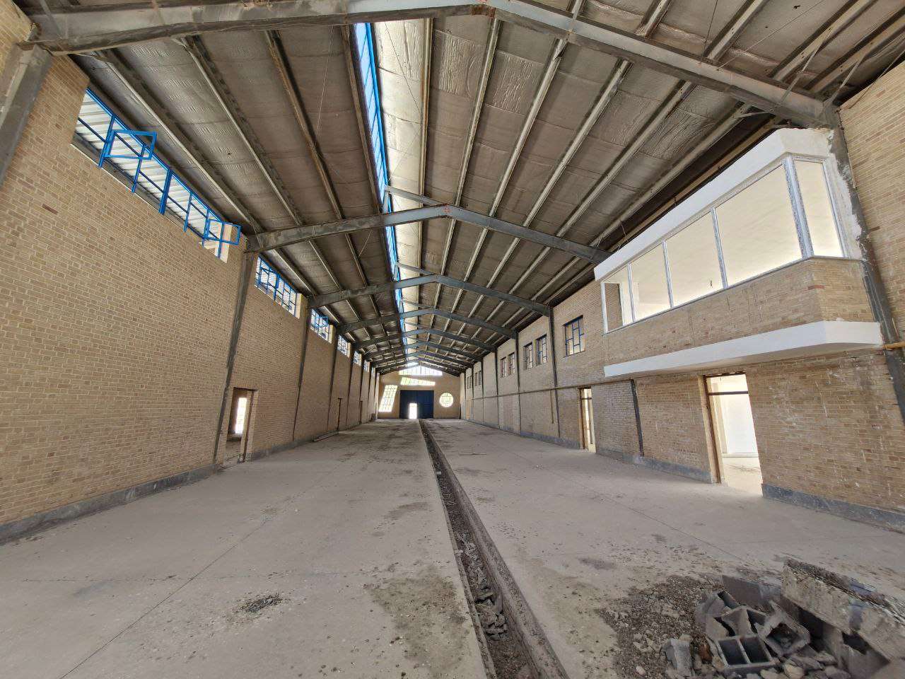 فروش سوله تولید دوغ و لبنیات با پروانه معتبر - شهرک صنعتی عباس‌آباد 1250 متر _ املاک صنعت سوله