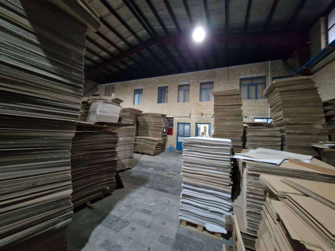 فروش کارخانه کارتن‌سازی با تجهیزات کامل - شهرک صنعتی عباس‌آباد 1700متر _ املاک صنعت سوله