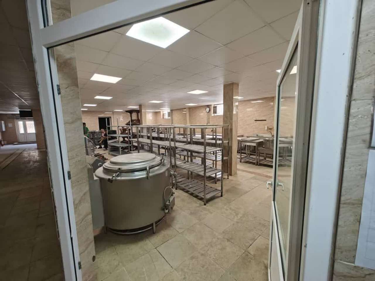 فروش سوله  غذایی در عباس اباد 1520 متر _ املاک صنعت سوله