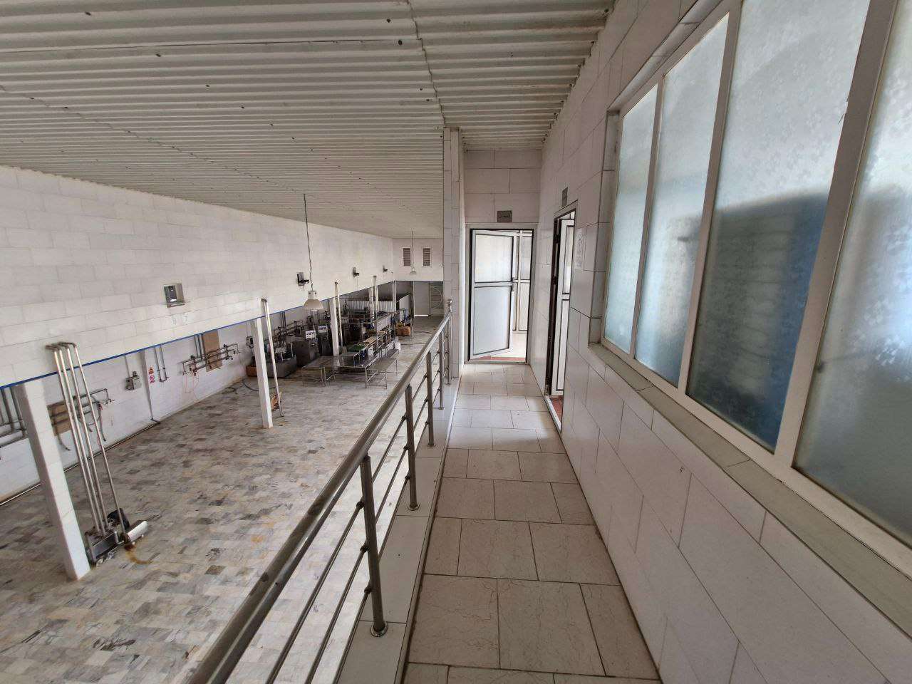 فروش کارخانه تولید بستنی با تجهیزات کامل - شهرک صنعتی خوارزمی 1500 متر _ املاک صنعت سوله