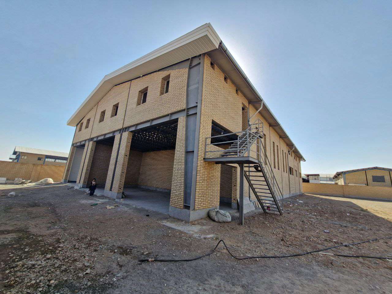 فروش کارخانه بسته‌بندی حبوبات نوساز - شهرک صنعتی خوارزمی 1400 متر _ املاک صنعت سوله