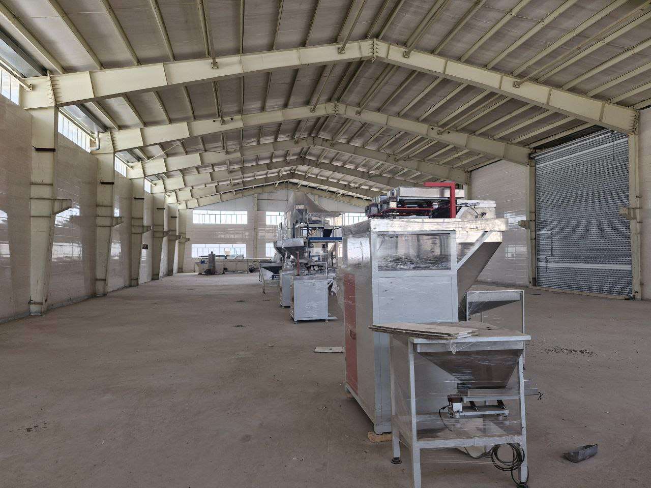  فروش سوله تولید حبوبات، ادویه‌جات، قند و آبنبات با پروانه معتبر 4000متر _ املاک صنعت سوله