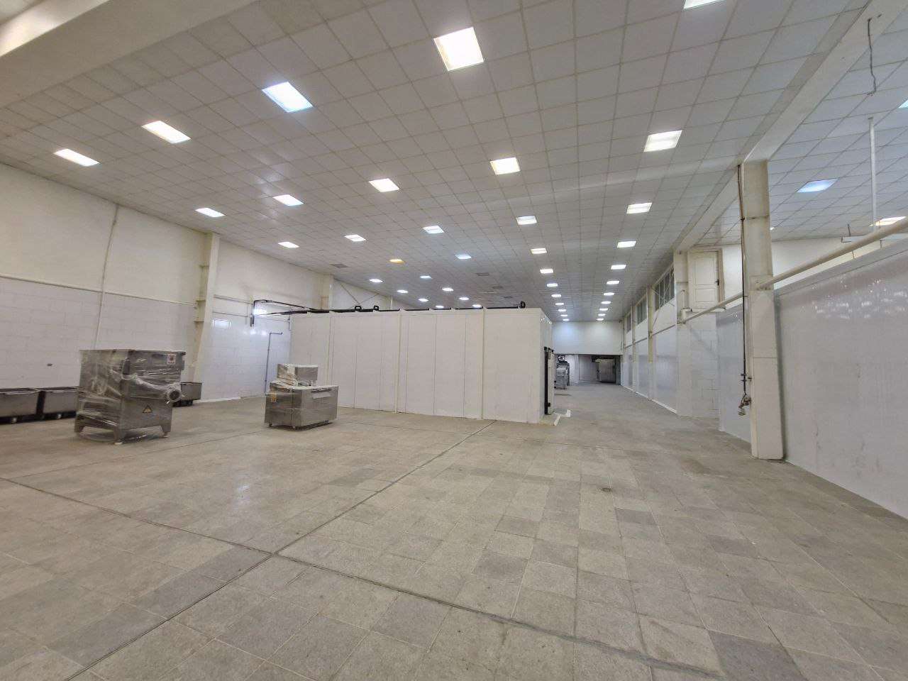 فروش سوله تولید محصولات منجمد با پروانه معتبر - شهرک صنعتی عباس‌آباد 2000متر _ املاک صنعت سوله